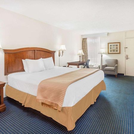 Baymont By Wyndham Rocky Mount I-95 Hotel Exterior foto